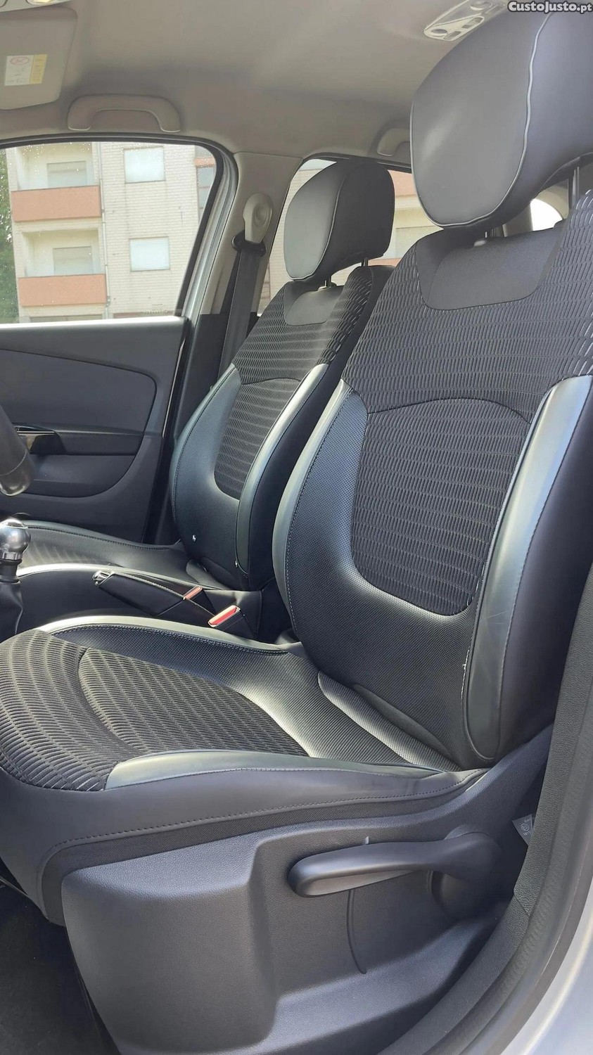 Renault Captur 1.5 dCi Exclusive — fotografia 4