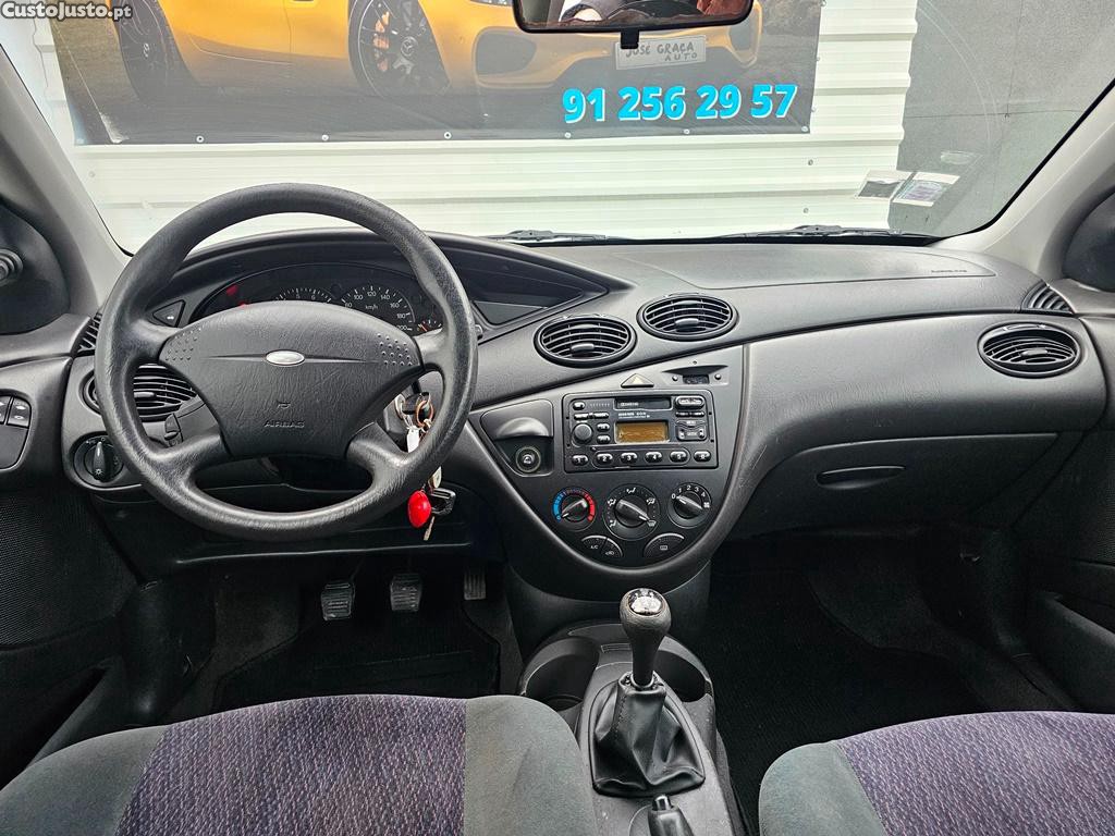 Ford Focus Sw 1.4i 16v 75cv 06/2000 — fotografia 4