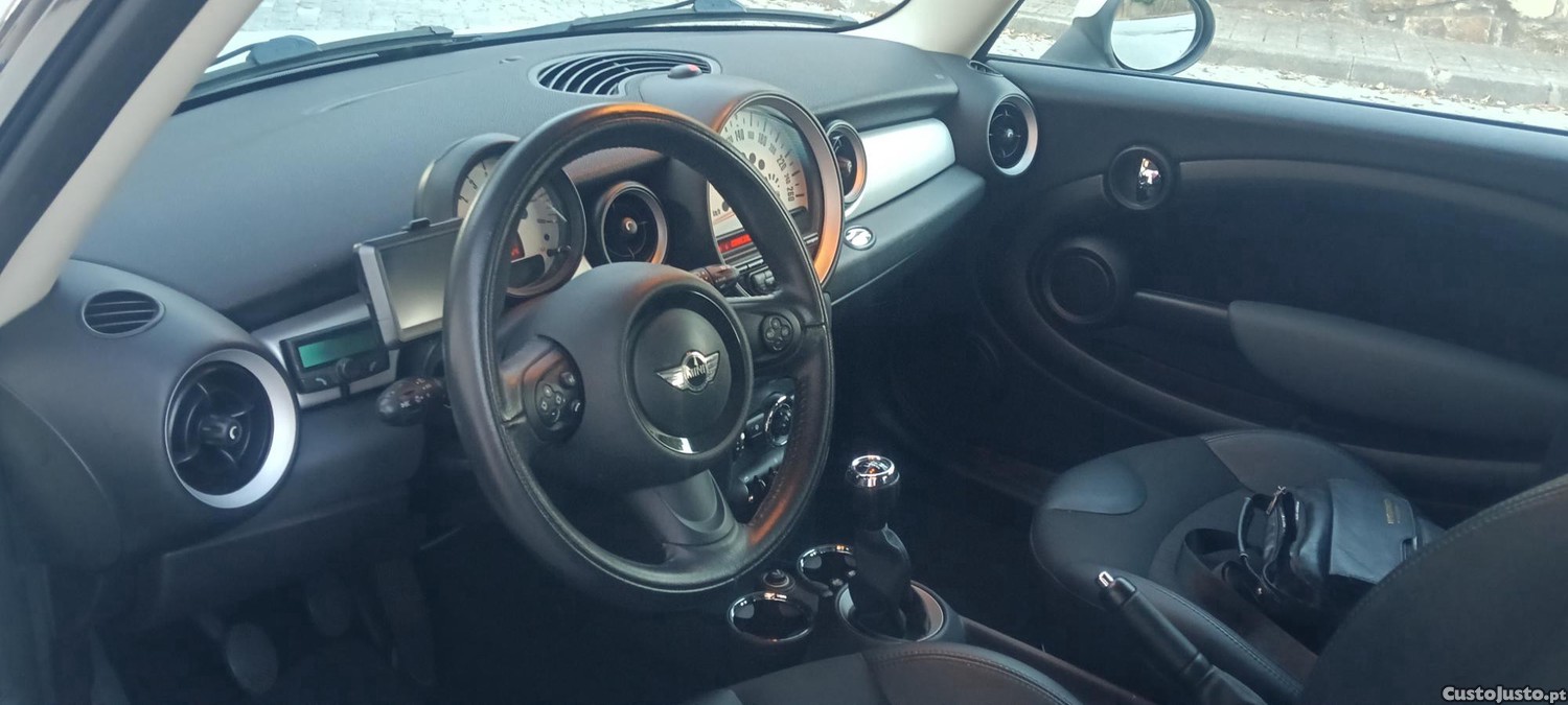 MINI One 5J hatchback — fotografia 2