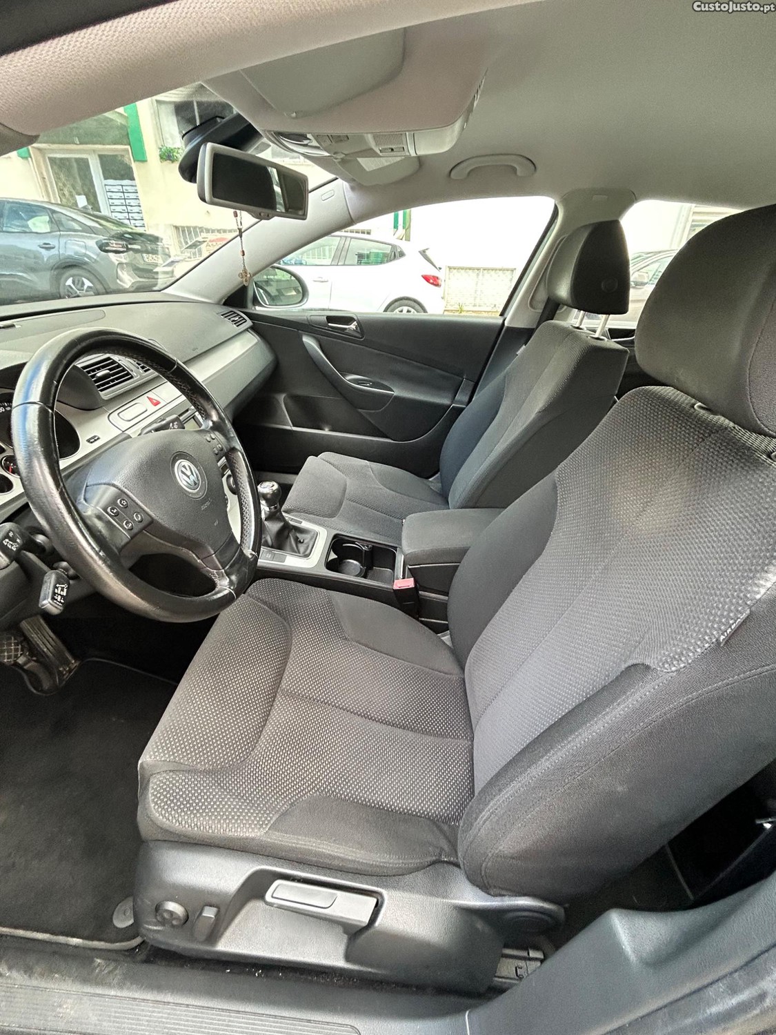 Volkswagen Passat 2.0 TDi 140cv ConfortLine — fotografia 6