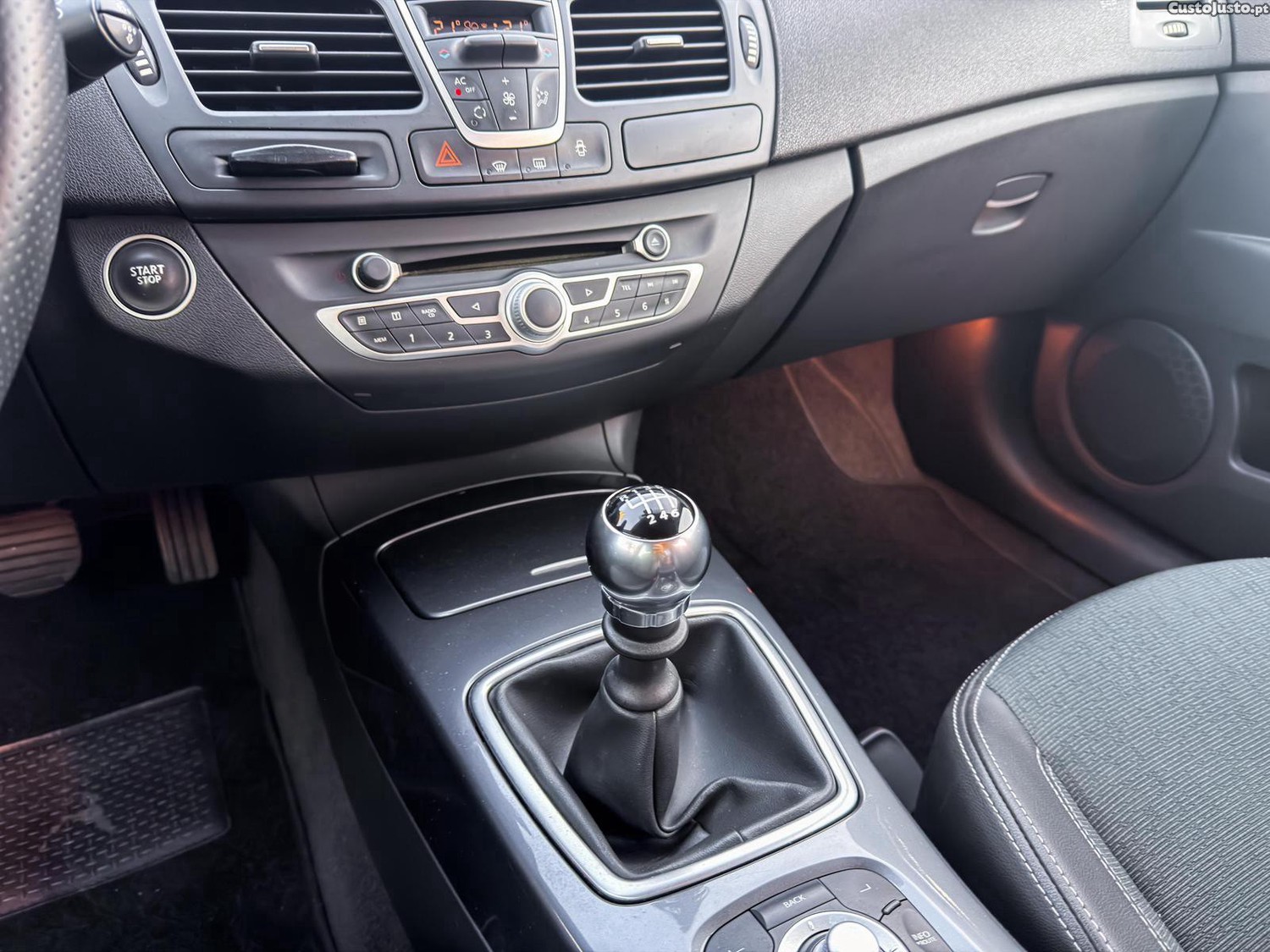 Renault Laguna BREAK 2.0 DCI 150 CV GT 4CONTROL — fotografia 6