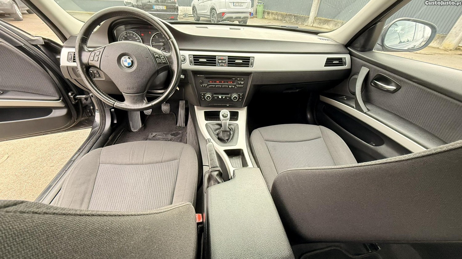 BMW 318 D Touring de 2009 — fotografia 6