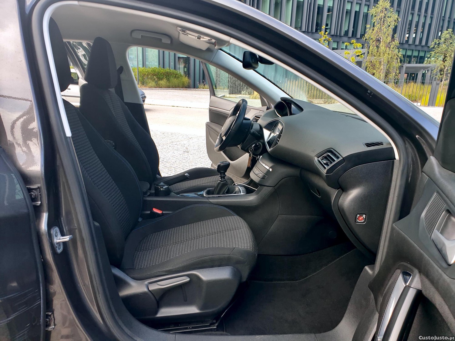 Peugeot 308 1.5 BlueHDi Style — fotografia 4