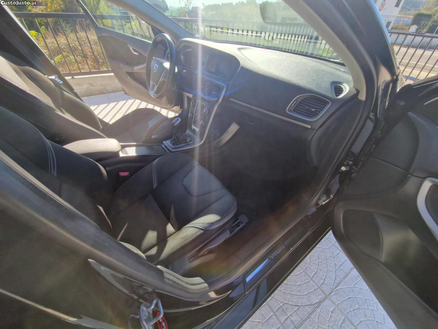 Volvo V40 1.6 D2 Momentum Eco — fotografia 4