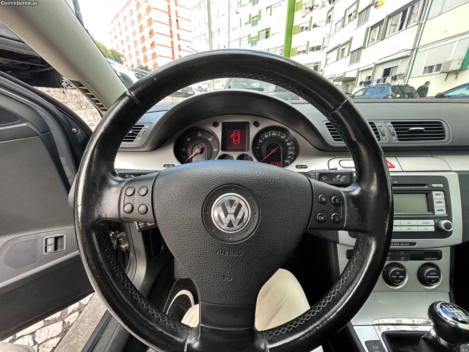 Volkswagen Passat 2.0 TDi 140cv ConfortLine — fotografia 5