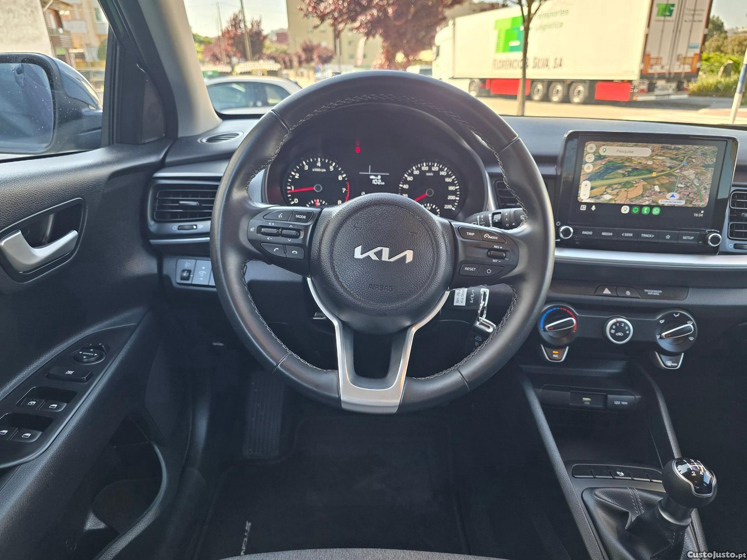 Kia Stonic 1.2 Dynamic — fotografia 9