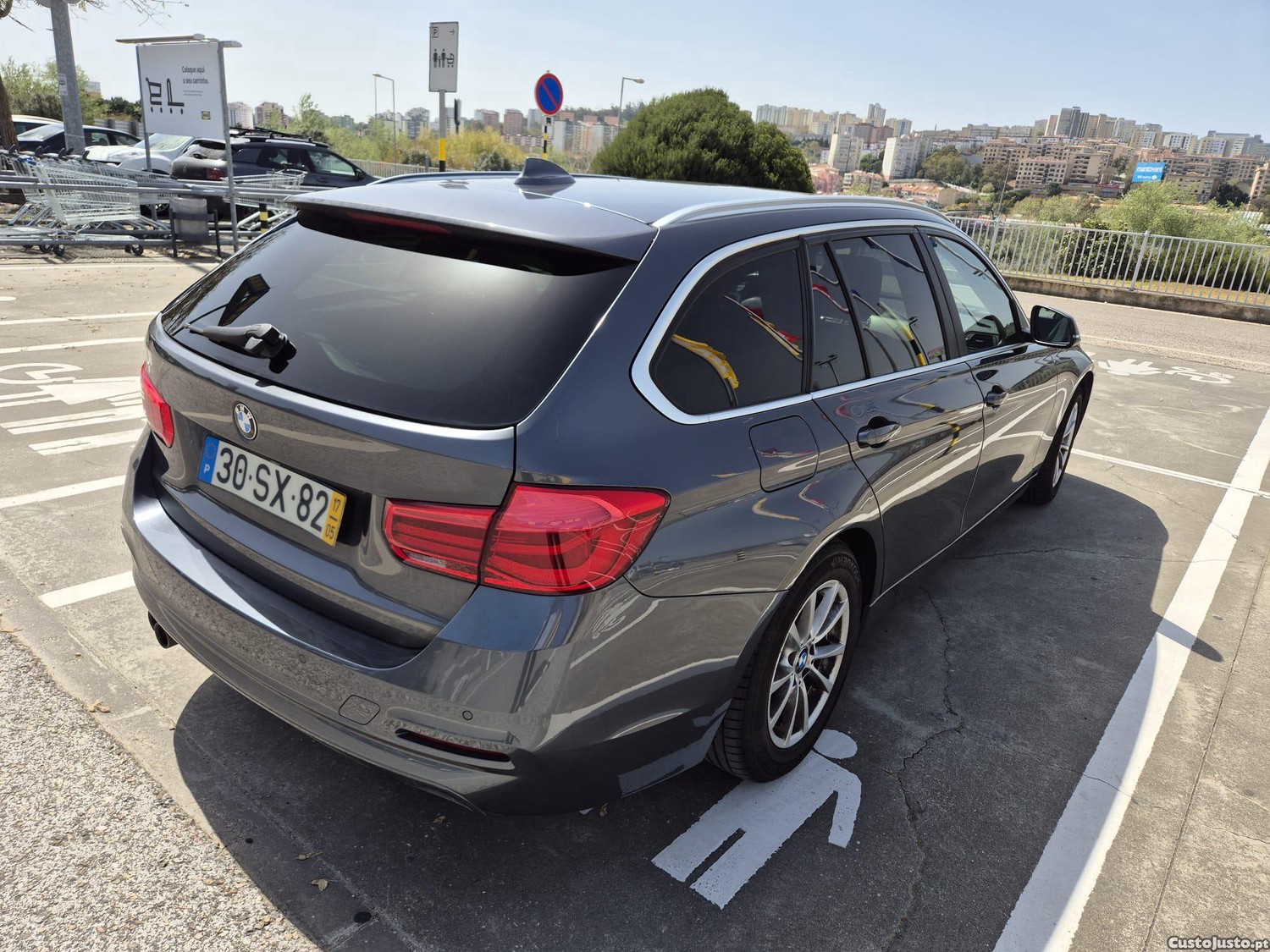 BMW 320 D Touring Advantage Auto — fotografia 4