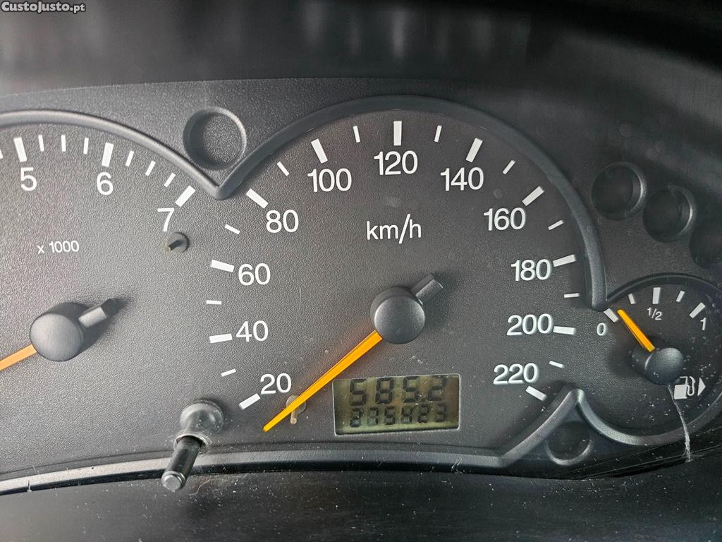 Ford Focus Sw 1.4i 16v 75cv 06/2000 — fotografia 2