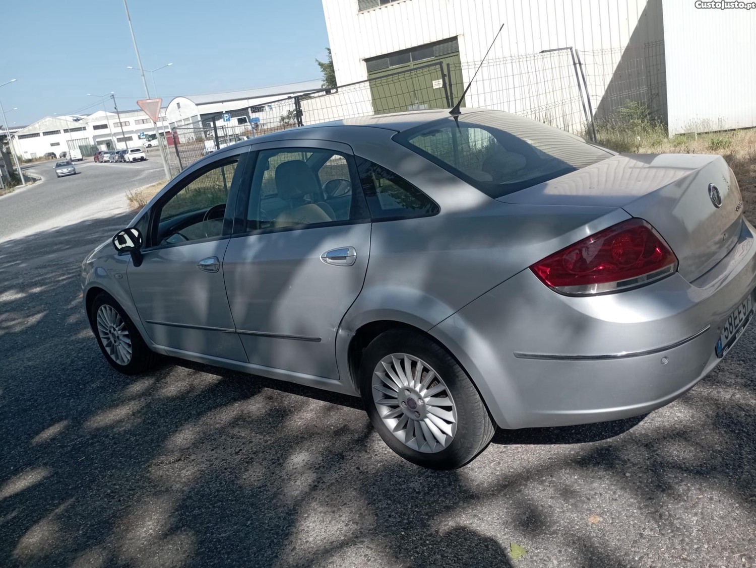 Fiat Linea 1.3 Multijet Emotion — fotografia 4