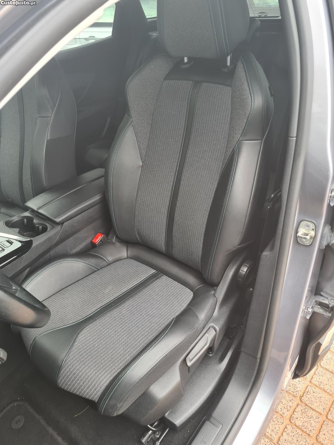 Peugeot 3008 1.6 Hybrid4 GT Line e-EAT8 — fotografia 9