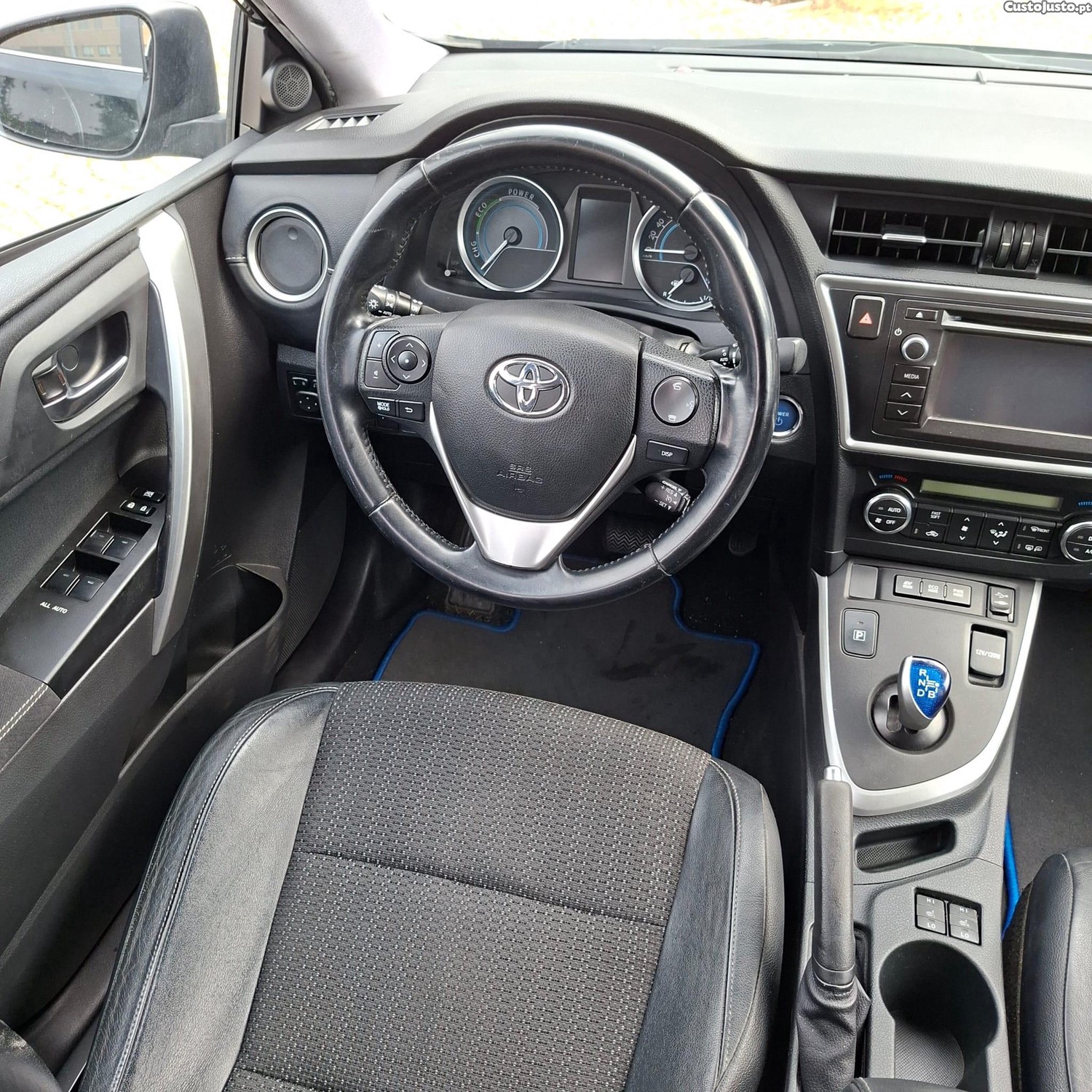 Toyota Auris 1.8 HSD Exclusive — fotografia 17