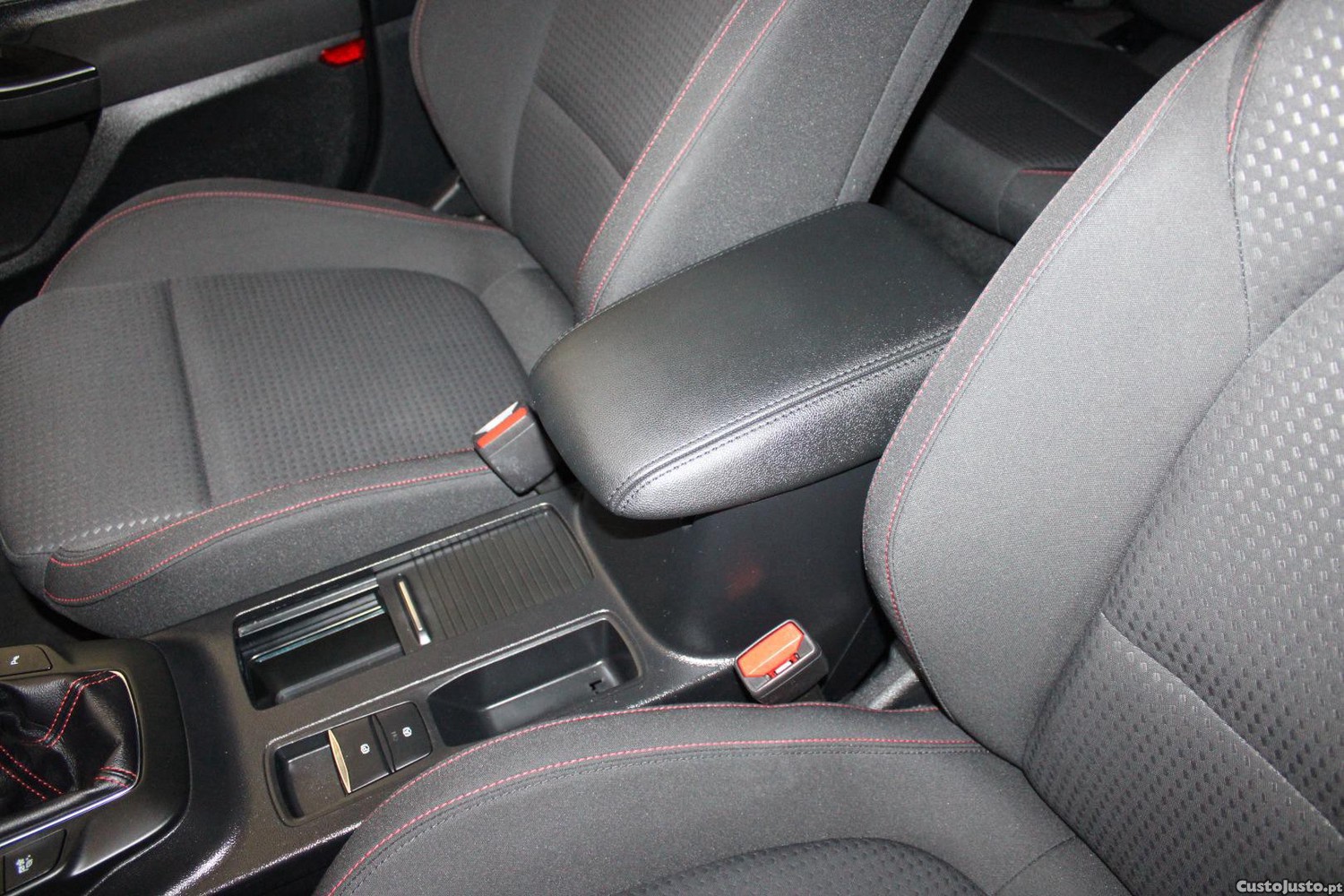 Ford Focus 1.0 ECOBOOST ST-LINE — fotografia 9