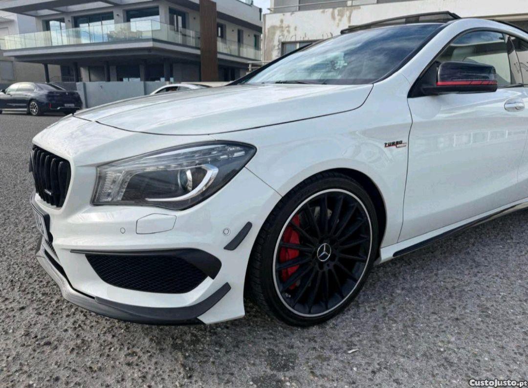 Mercedes-Benz CLA 45 AMG pack night — fotografia 4