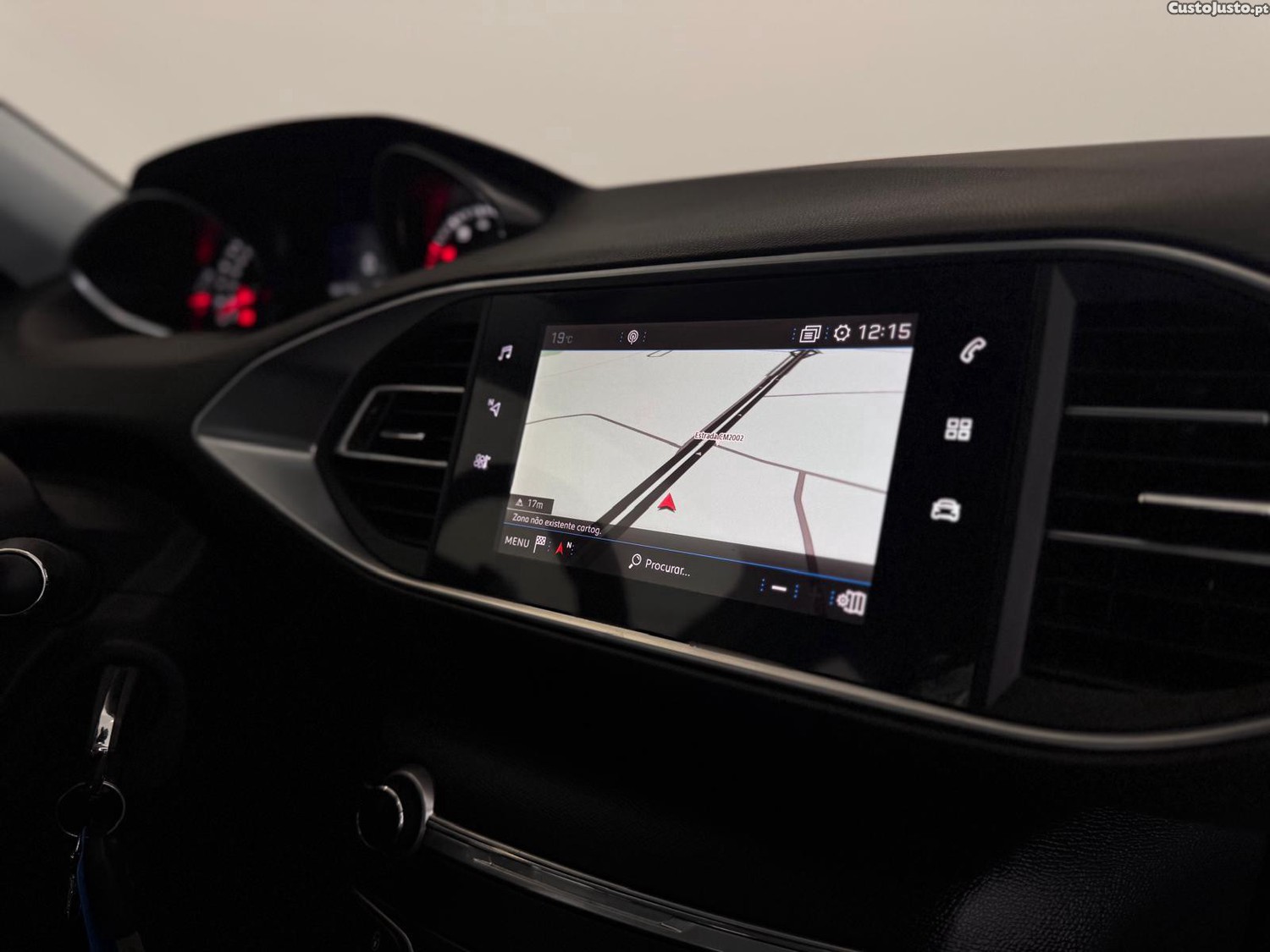 Peugeot 308 1.2 PureTech Allure EAT8 — photo 4