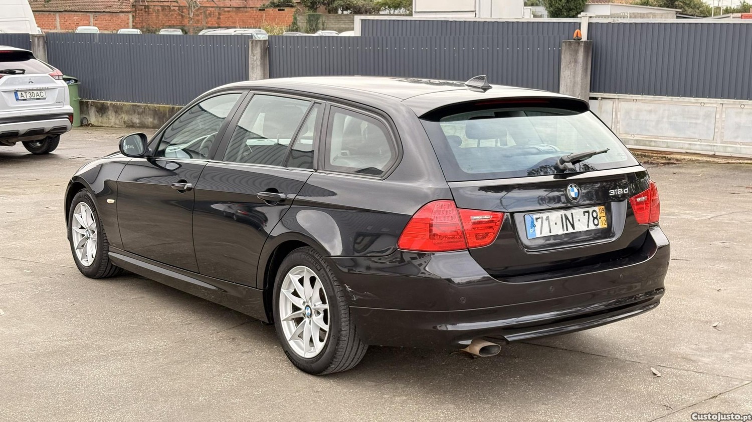 BMW 318 D Touring de 2009 — fotografia 14