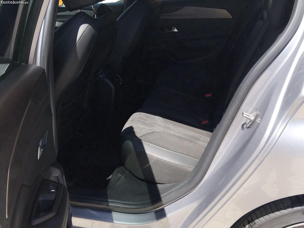 Peugeot 308 1.2 PureTech GT EAT8 — fotografia 3
