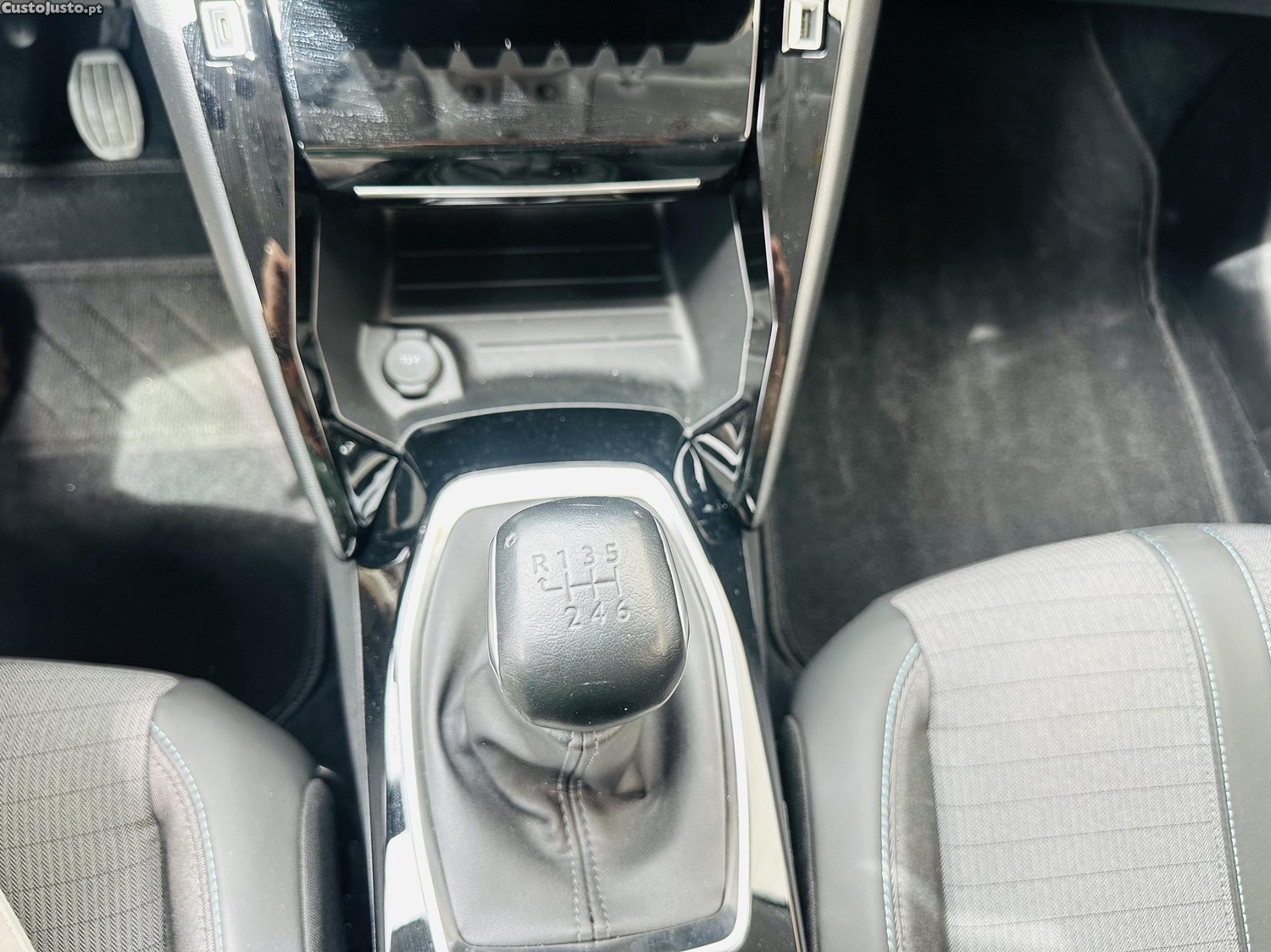 Peugeot 208 1.2 Allure — fotografia 4