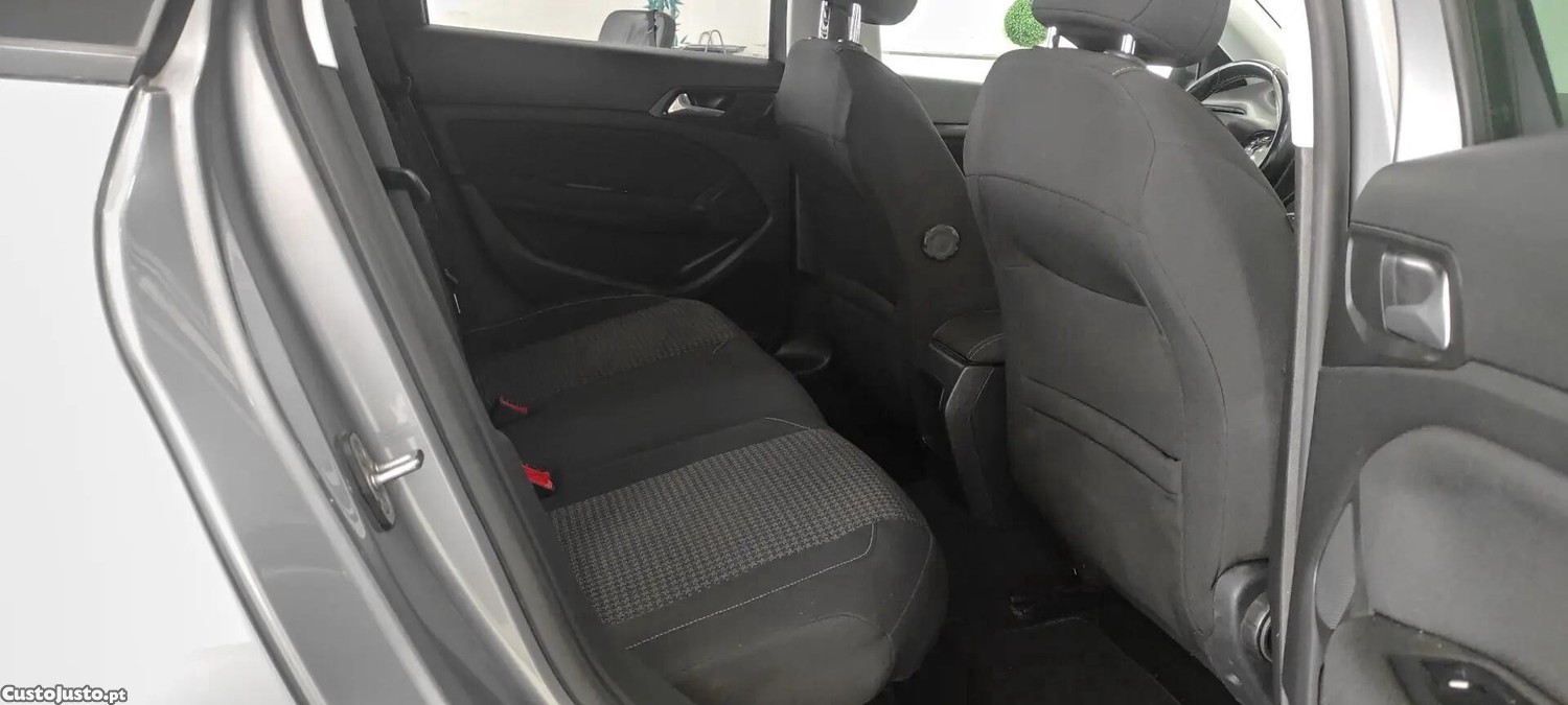 Peugeot 308 1.6 BlueHDi Style — fotografia 11