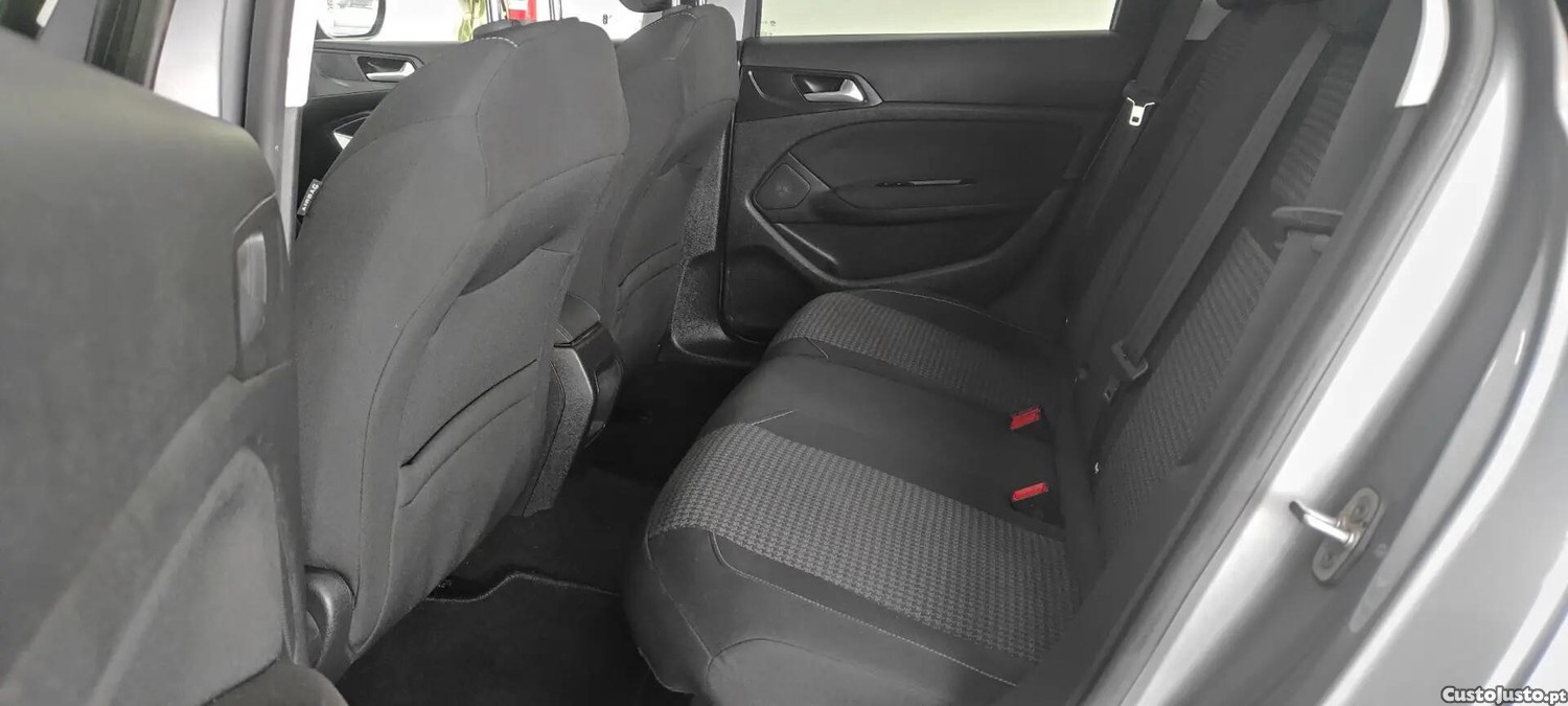 Peugeot 308 1.6 BlueHDi Style — fotografia 14