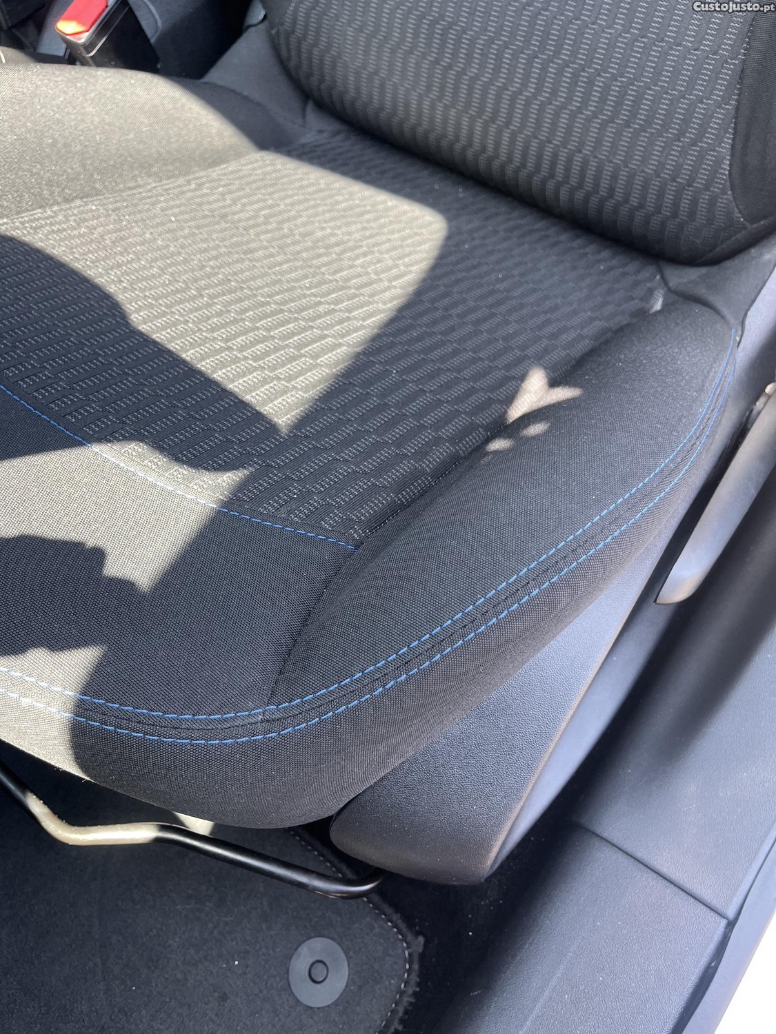 Peugeot 208 1.2 Plus — fotografia 5