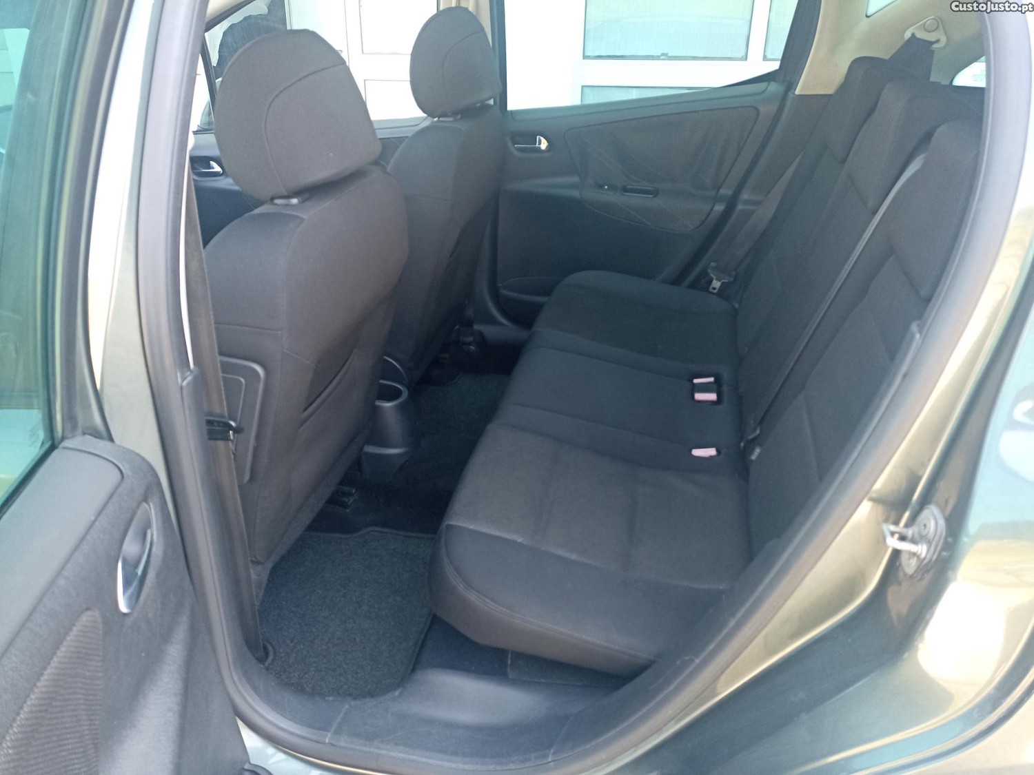 Peugeot 207 SW 1.6 HDI 90 cv — photo 5