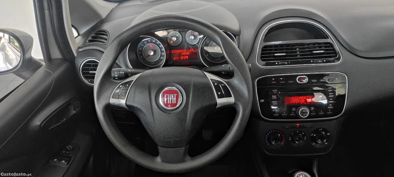 Fiat Punto 1.2 Young S&S — fotografia 23