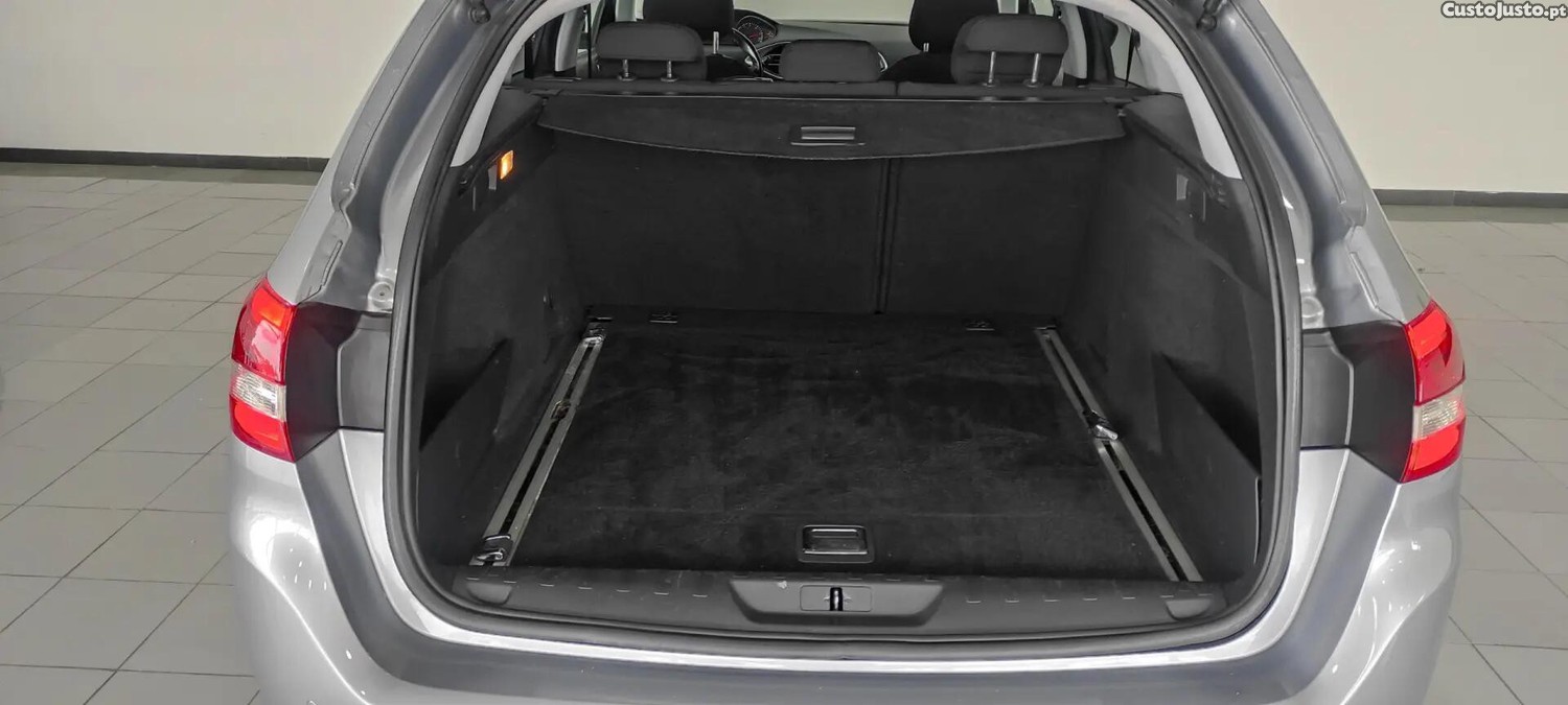 Peugeot 308 1.6 BlueHDi Style — fotografia 12