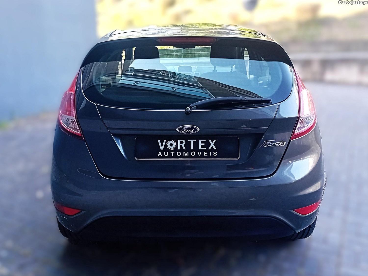 Ford Fiesta 1.25 Ambiente — fotografia 13