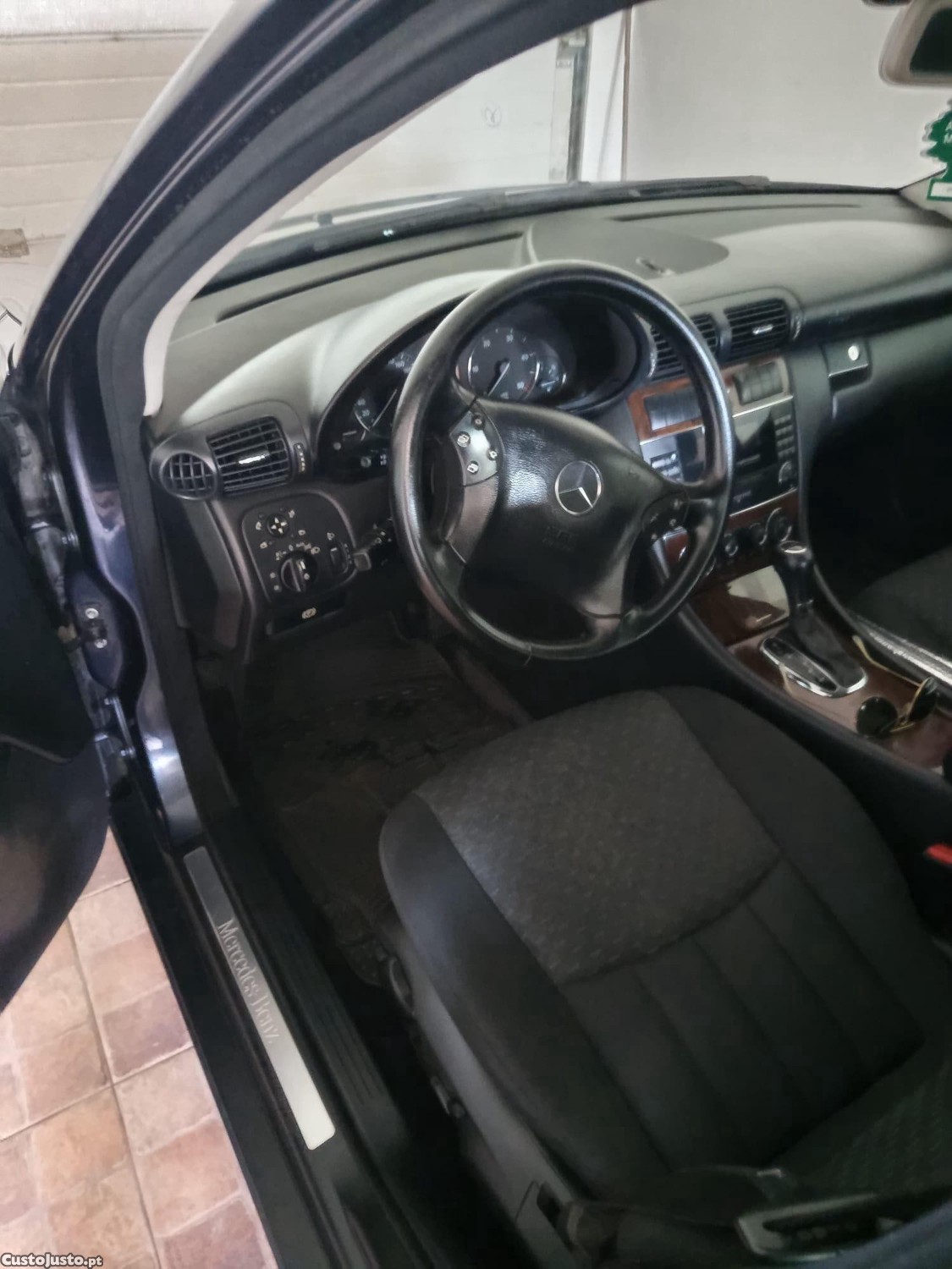 Mercedes-Benz C 220 Elegance Facelift poucos kms — fotografia 3