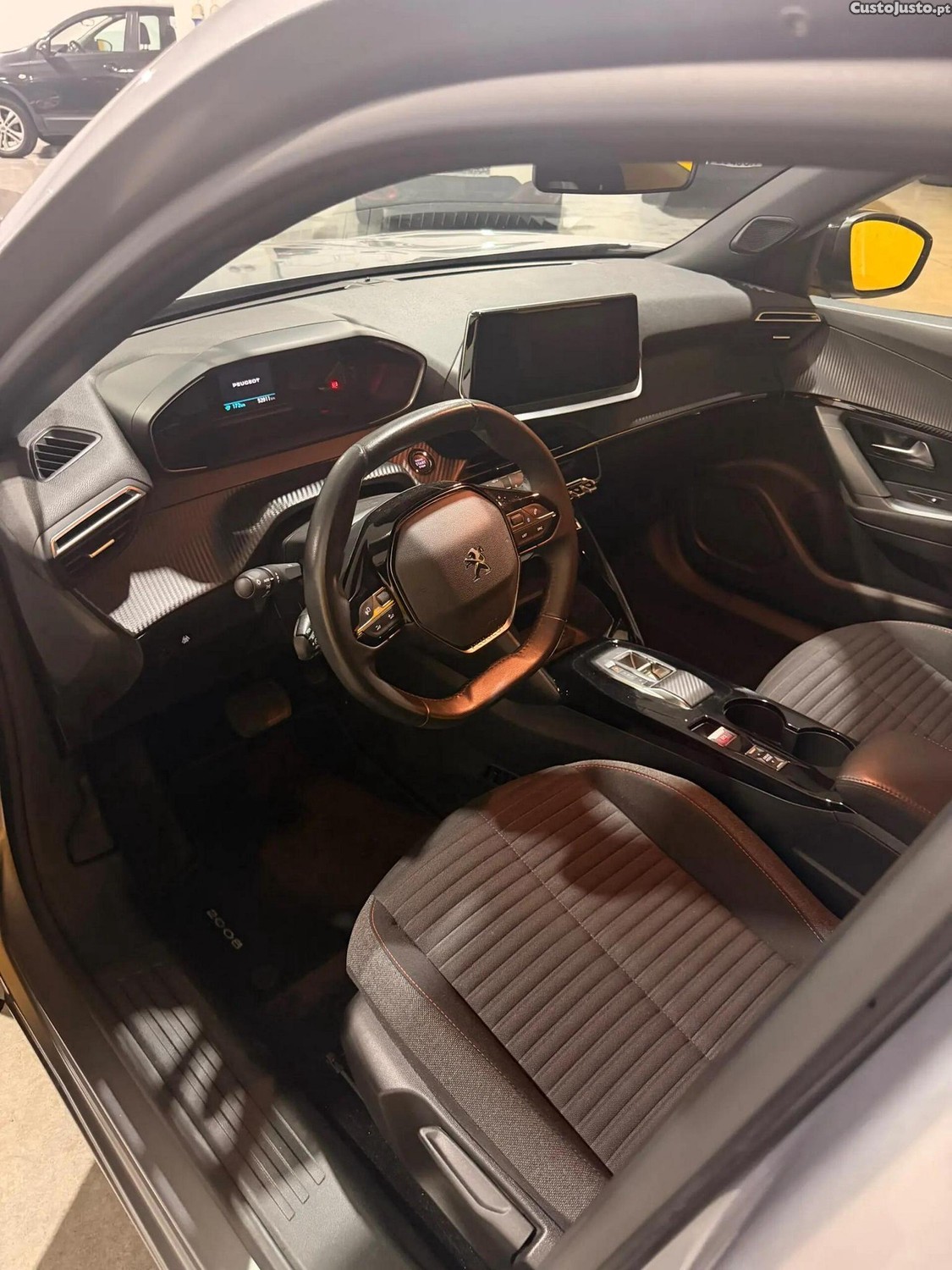 Peugeot e-2008 50 kWh Active Pack — fotografia 8