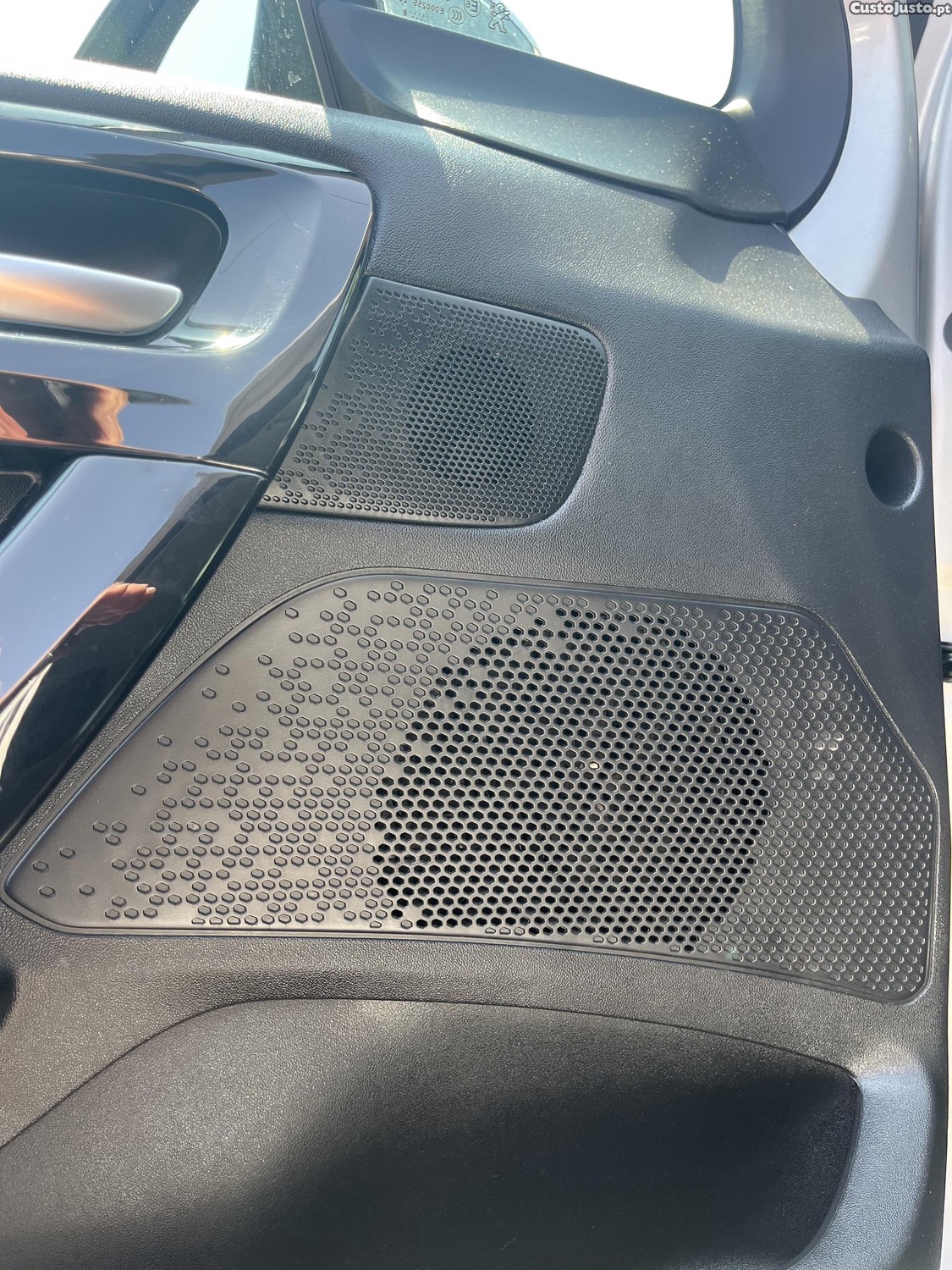 Peugeot 208 1.2 Plus — fotografia 4