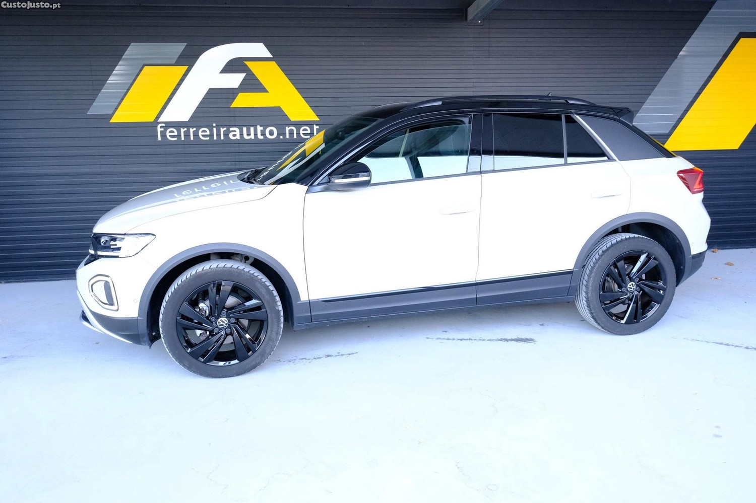 Volkswagen T-Roc 1.0 TSI Black Style — fotografia 22