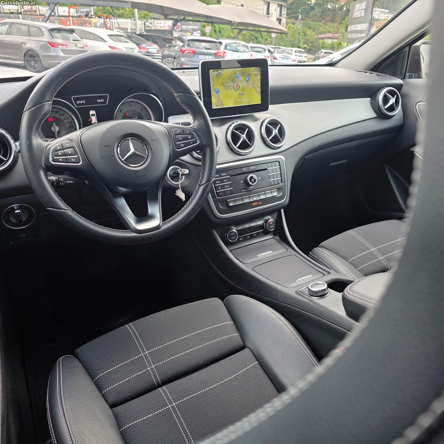 Mercedes-Benz GLA 180 CDI Urban Aut. — fotografia 12