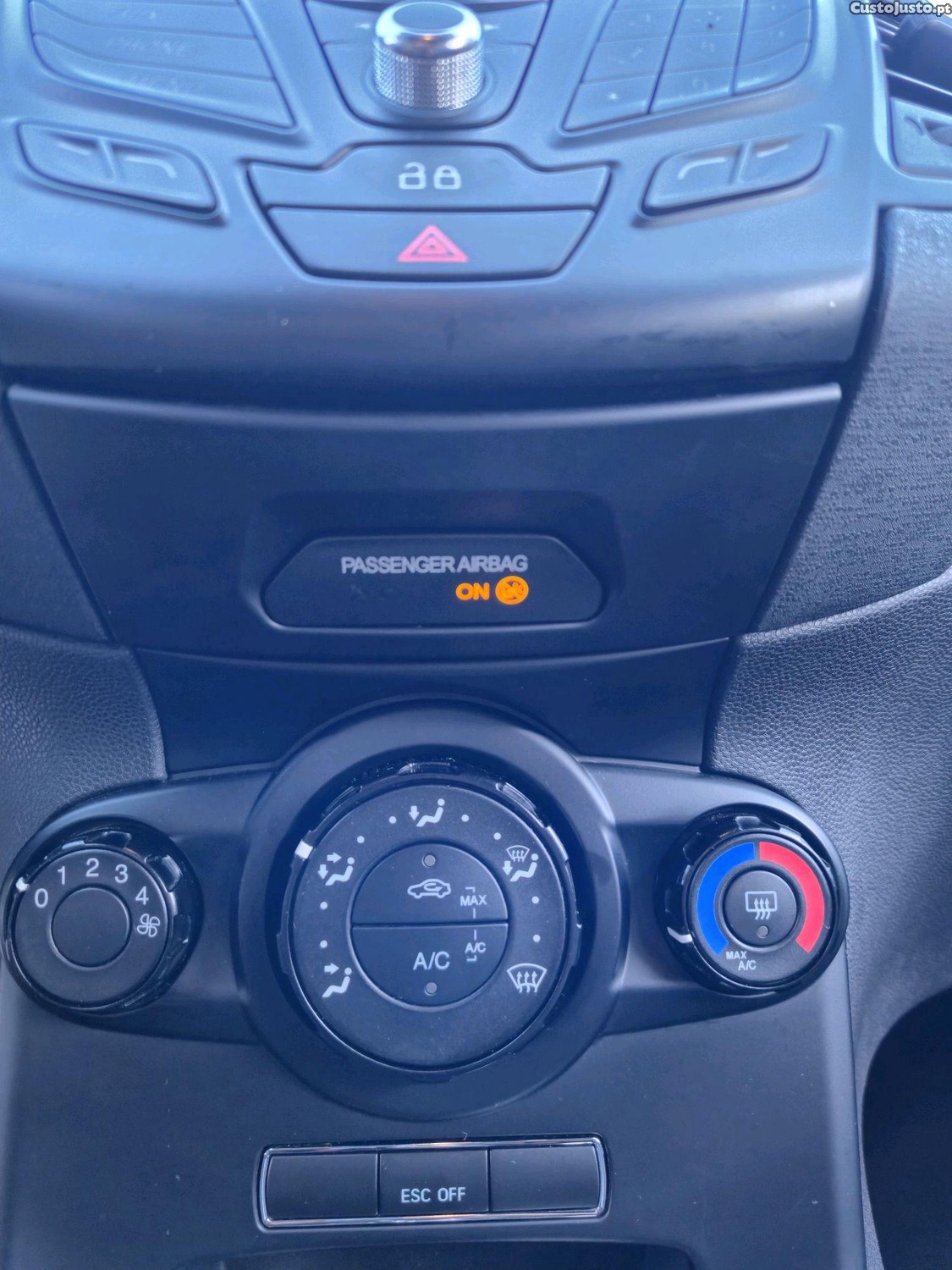 Ford Fiesta EcoBoost ST com pele desportiva — fotografia 7