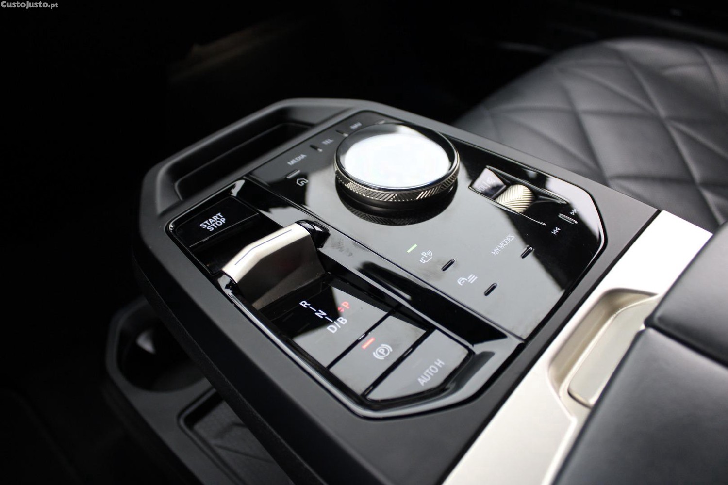 BMW iX XDRIVE 40 PACK DESPORTIVO — fotografia 21