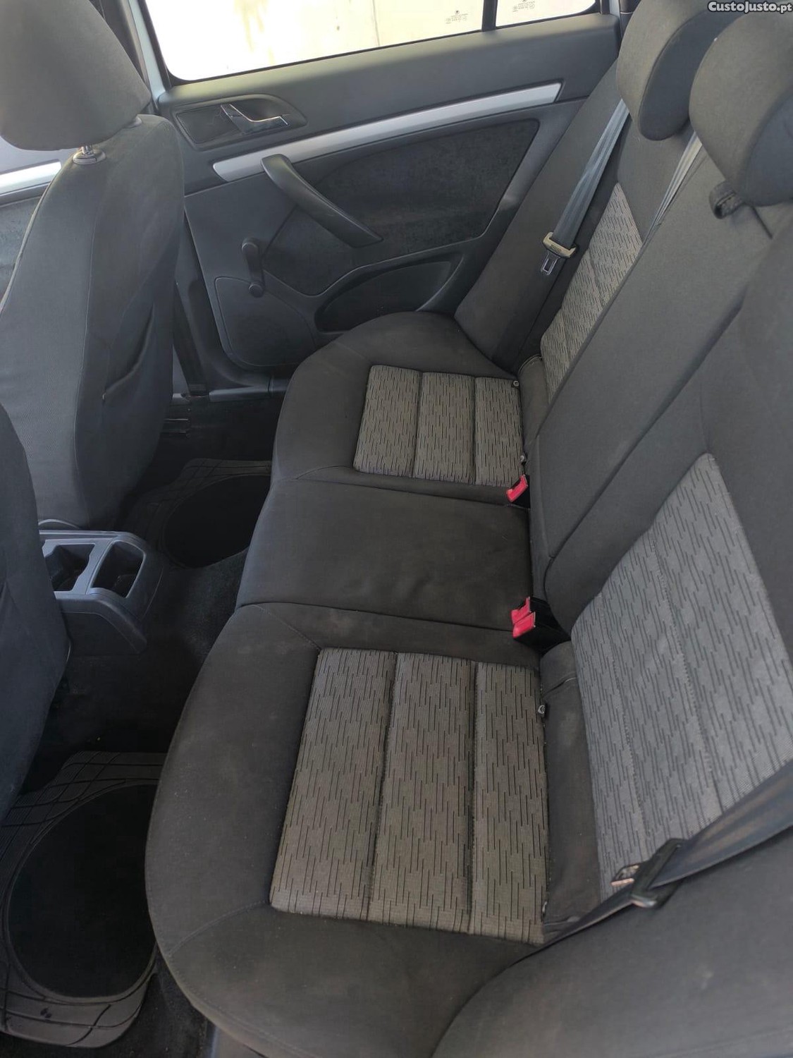 Skoda Octavia 1.6 TDI SW 105CV — fotografia 7
