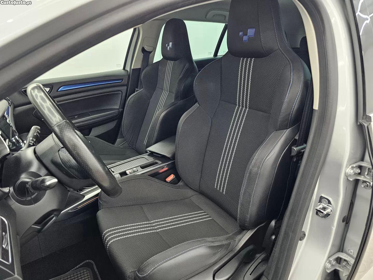 Renault Mégane 1.5 blue dci gt line edc — fotografia 10