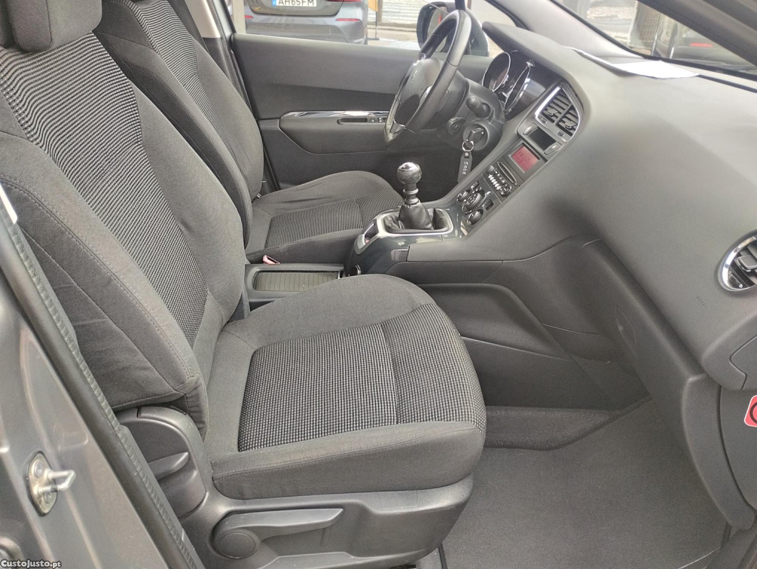 Peugeot 5008 Style 1.6Hdi de 120cv Nacional — fotografia 8