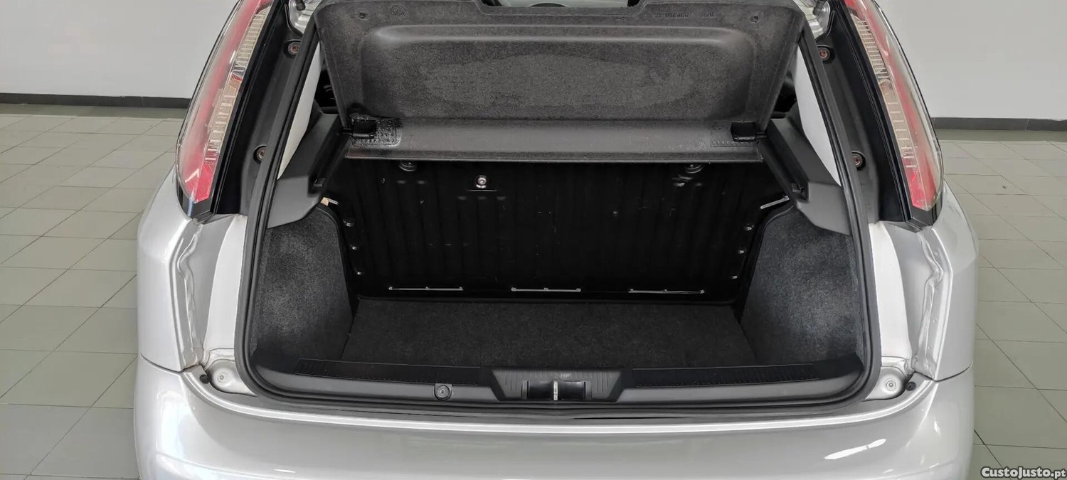 Fiat Punto 1.2 Young S&S — fotografia 13