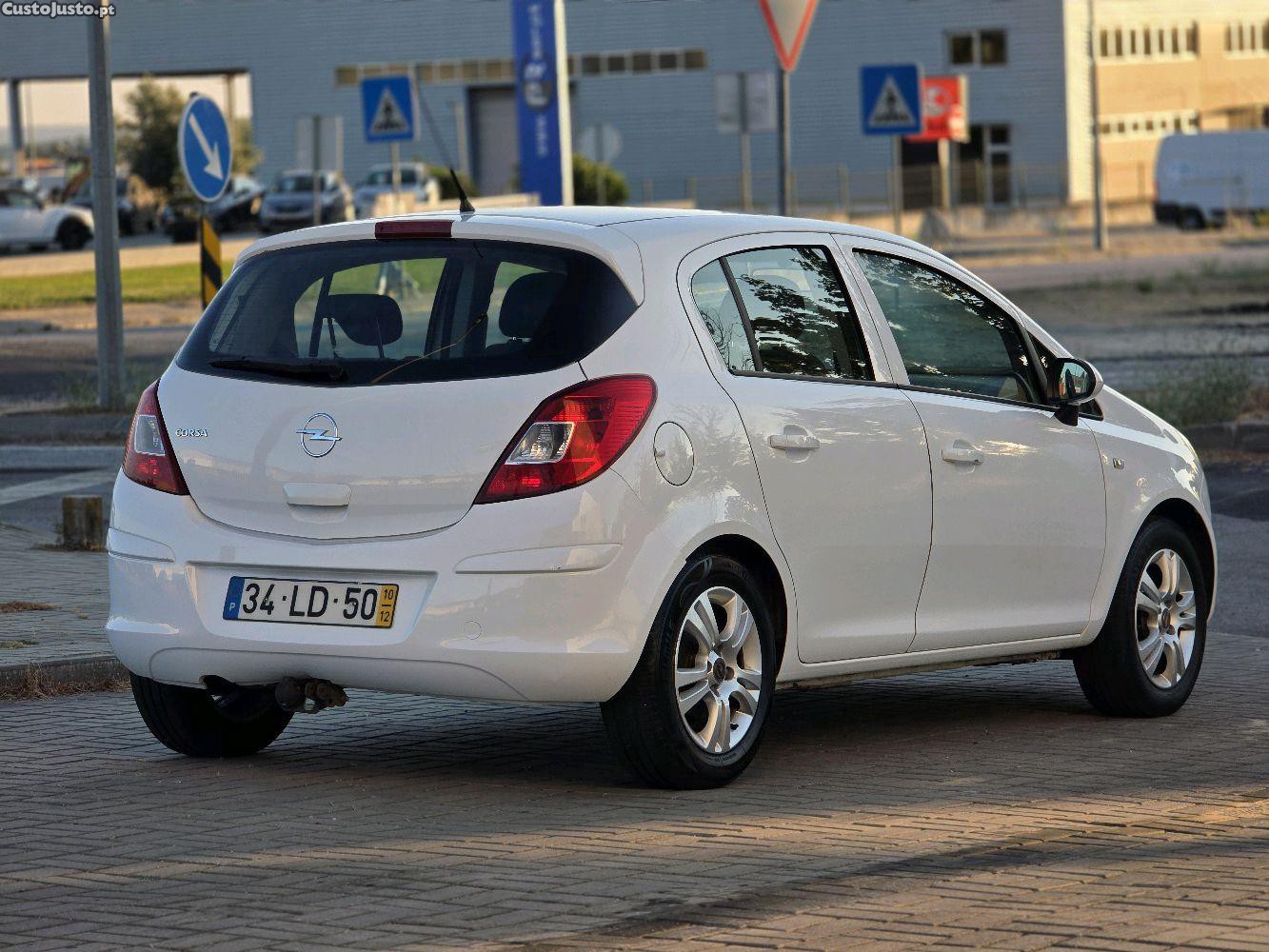Opel Corsa D 1.2 (2010) — fotografia 10