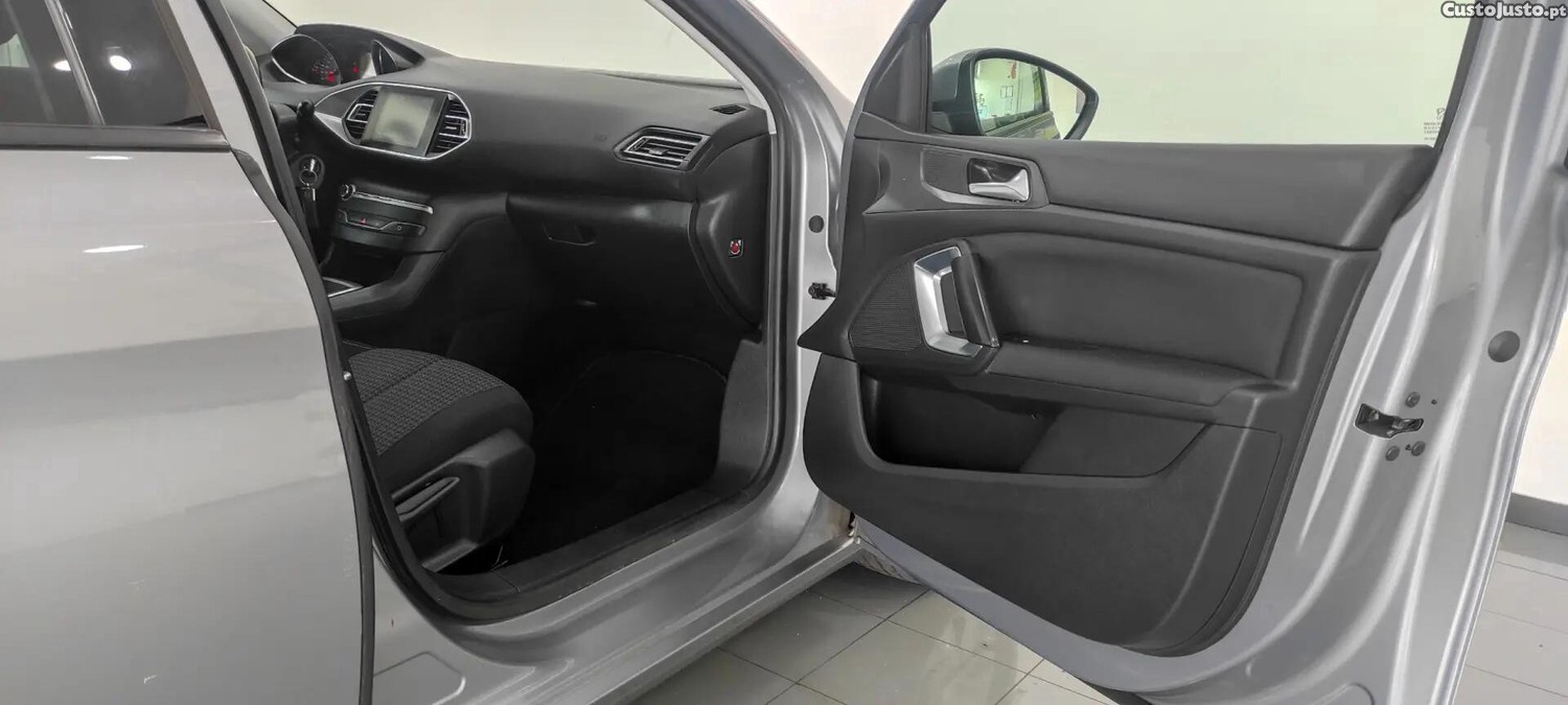 Peugeot 308 1.6 BlueHDi Style — fotografia 10