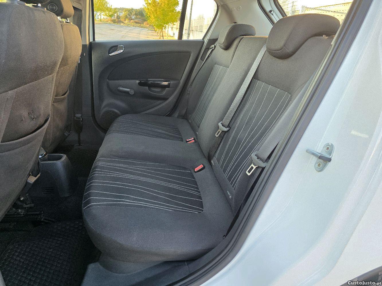 Opel Corsa D 1.2 (2010) — fotografia 5