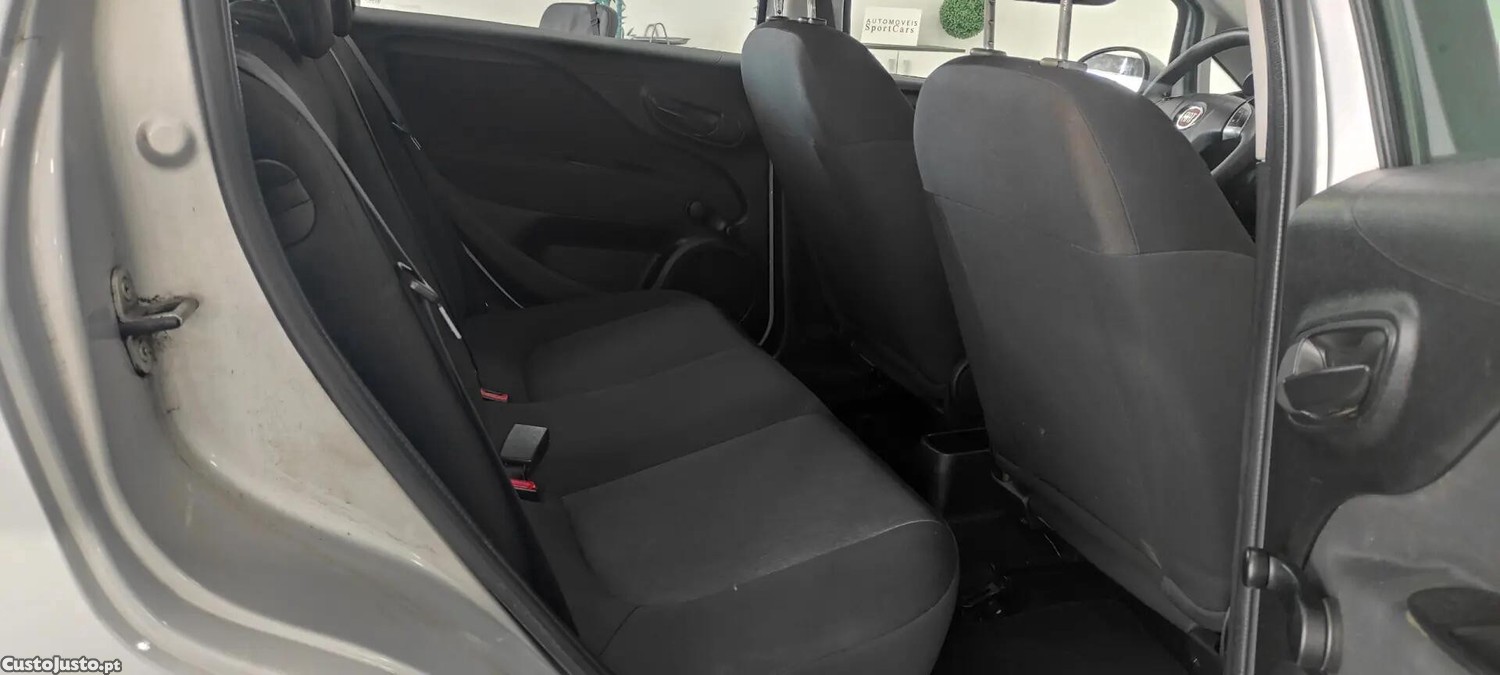 Fiat Punto 1.2 Young S&S — fotografia 12
