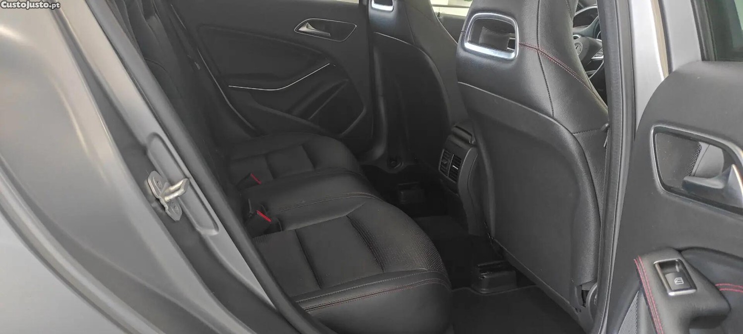 Mercedes-Benz A 180 d AMG Line — fotografia 12