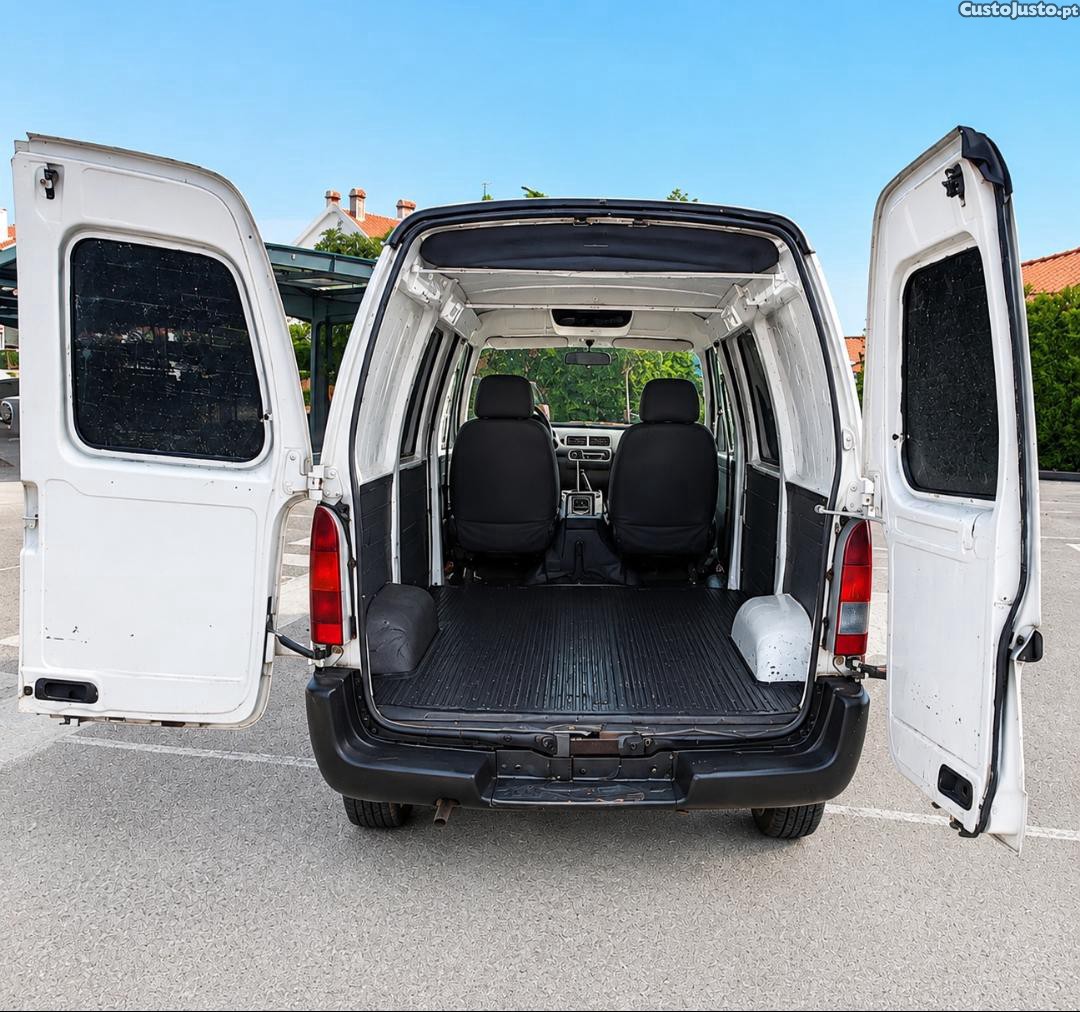 Nissan Vanette 2.5Diesel "Pronto a Circular" — fotografia 6