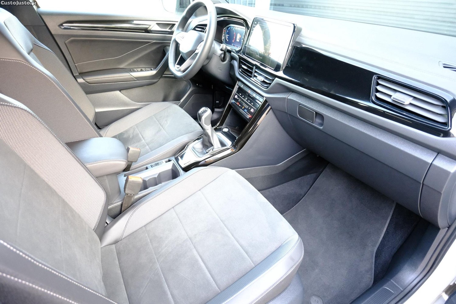 Volkswagen T-Roc 1.0 TSI Black Style — fotografia 15
