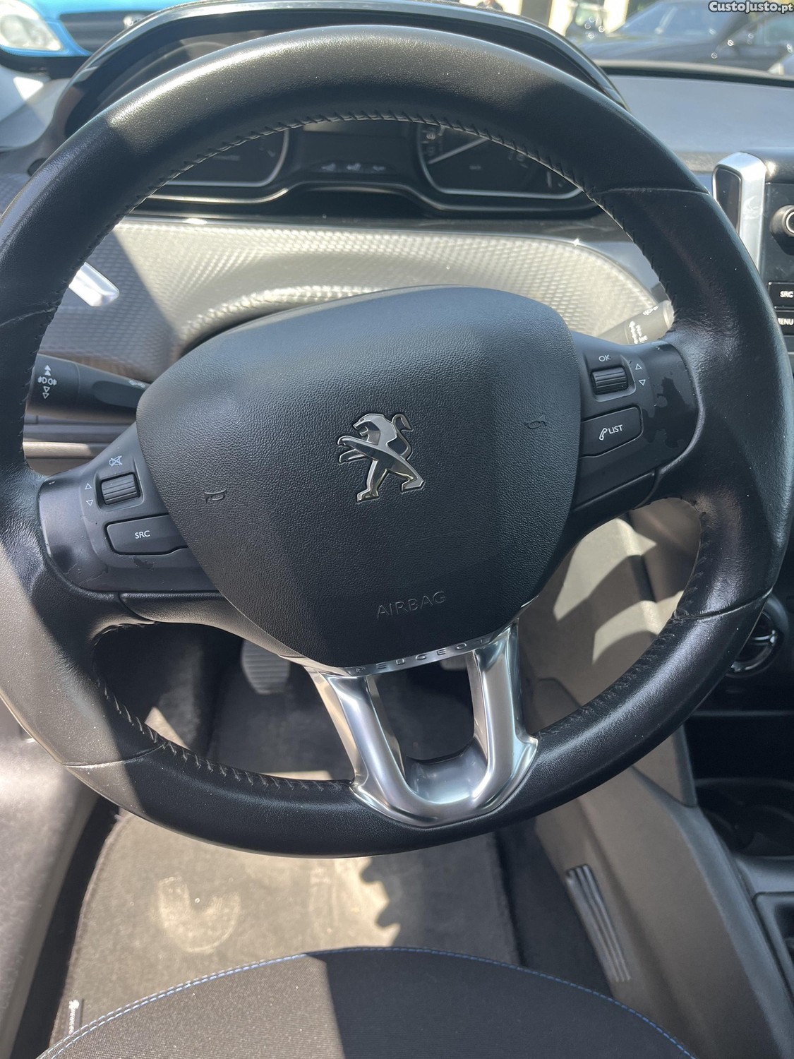 Peugeot 208 1.2 Plus — fotografia 2