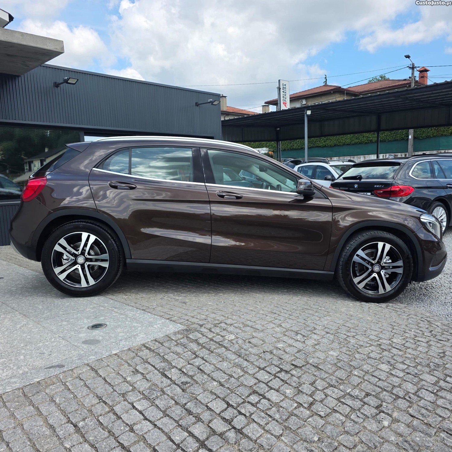 Mercedes-Benz GLA 180 CDI Urban Aut. — fotografia 17