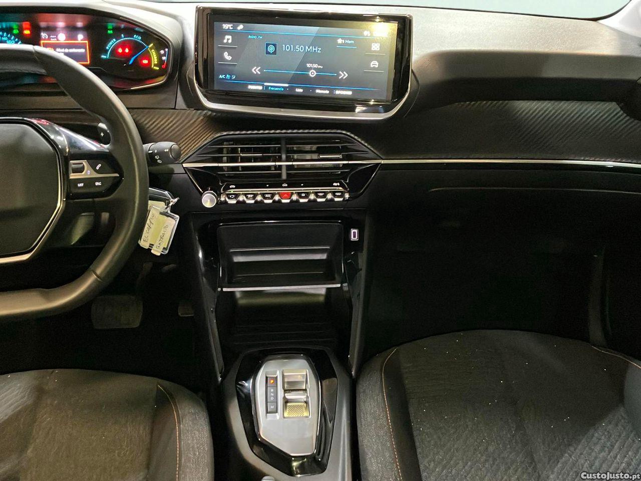 Peugeot 208 1.2 Hybrid Allure e-DCS6 — fotografia 14