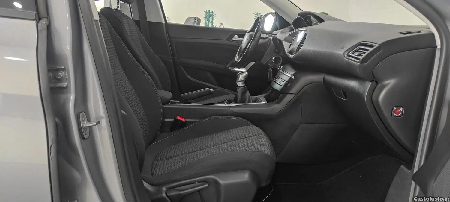 Peugeot 308 1.6 BlueHDi Style — fotografia 9